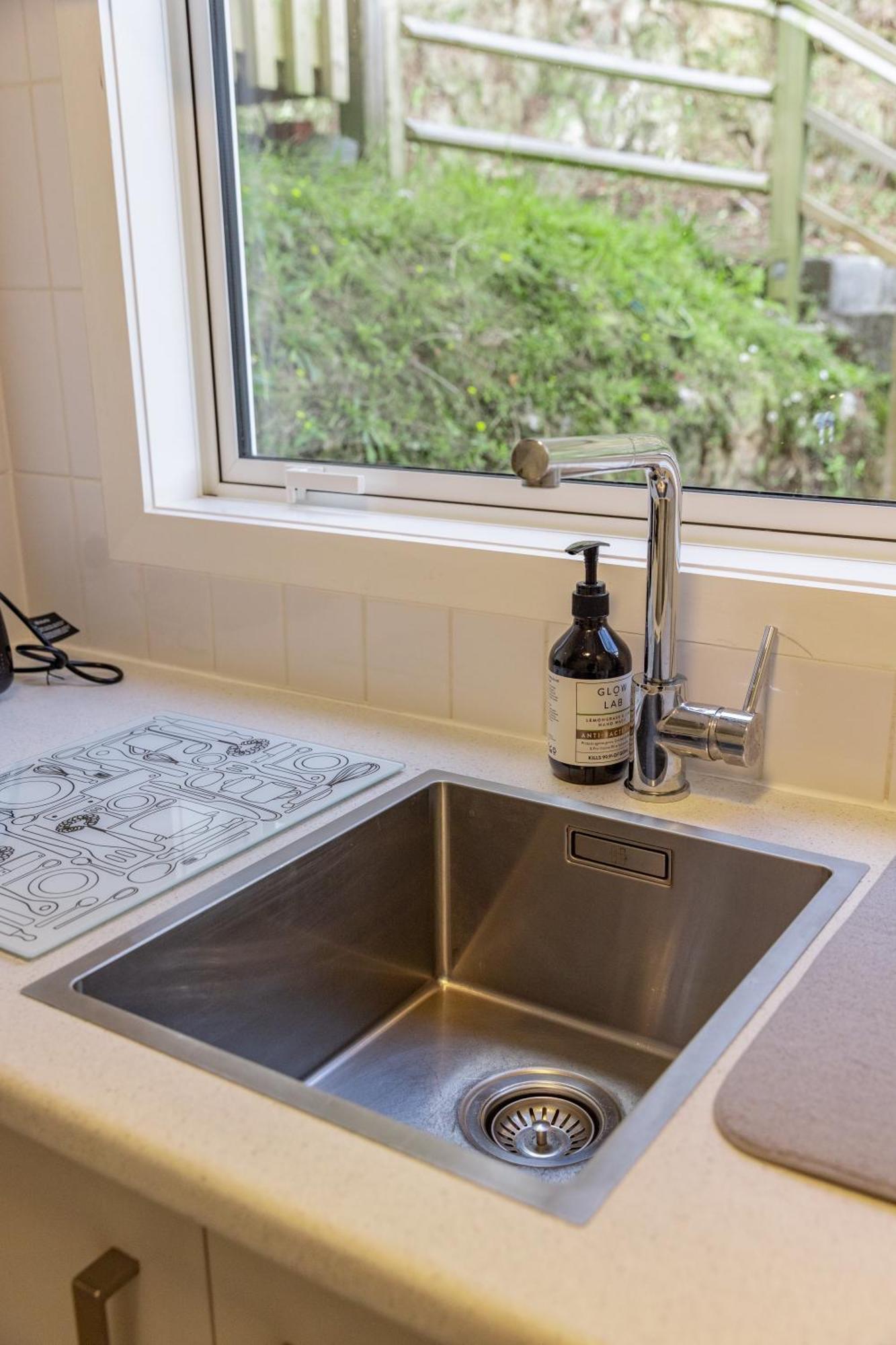 Back Garden Flat With Free On Street Parking And Fiber Wifi - 15 Mins To Ferry, Stadium, Cbd Веллінгтон Екстер'єр фото